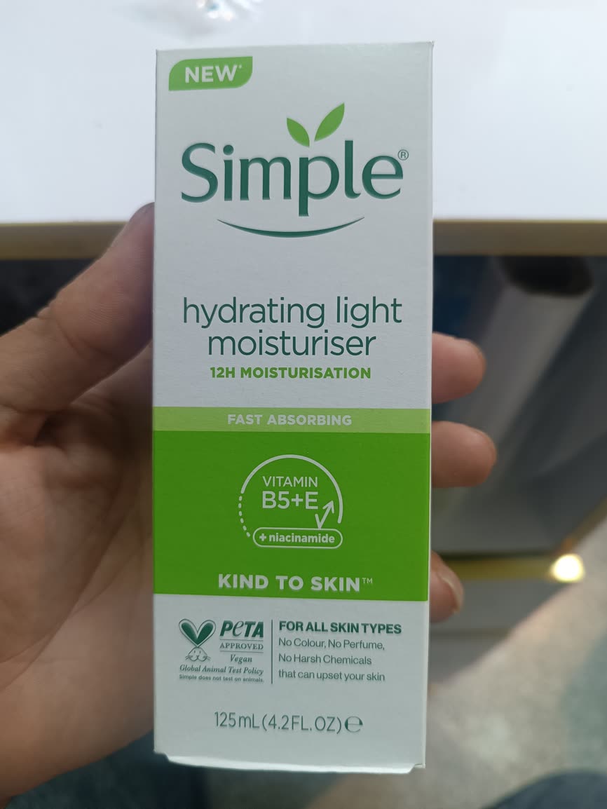 آبرسان سیمپل Simple Hydrating Light Moisturiser